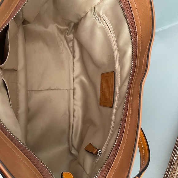 Gently used leather coach shoulder bag with zipper top and multiple pockets - Picture 10 of 10